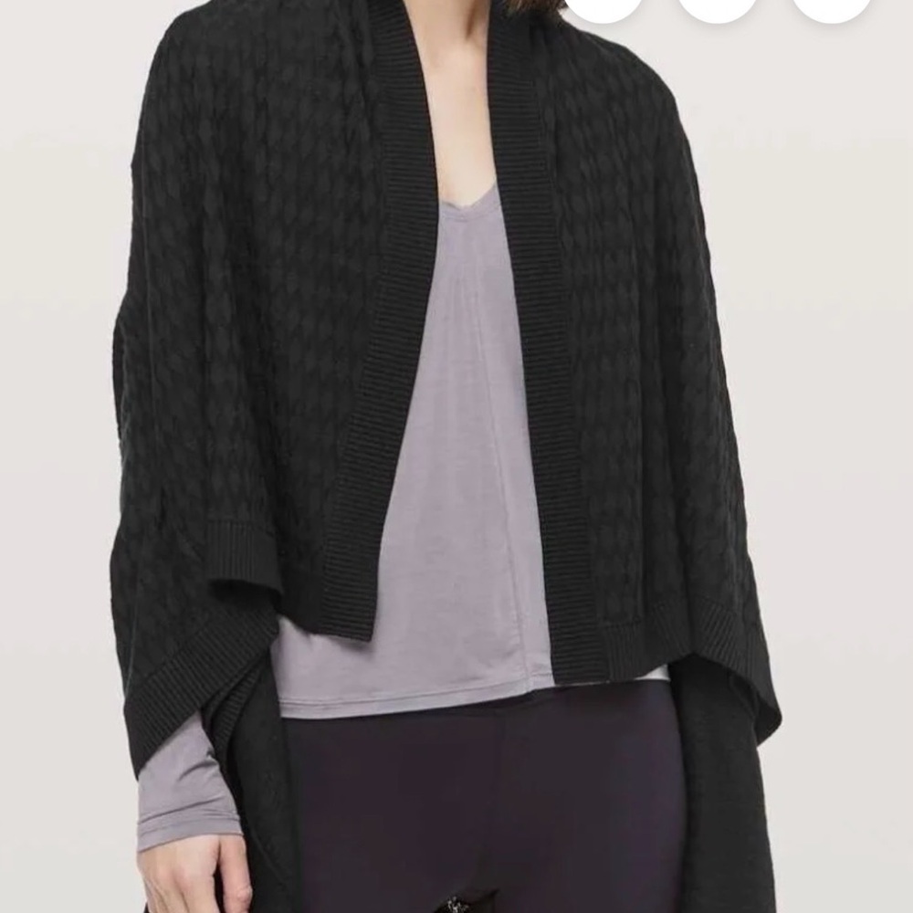 Lululemon Women's Black Divinity Wrap Poncho One Size Diamond Pattern Open
